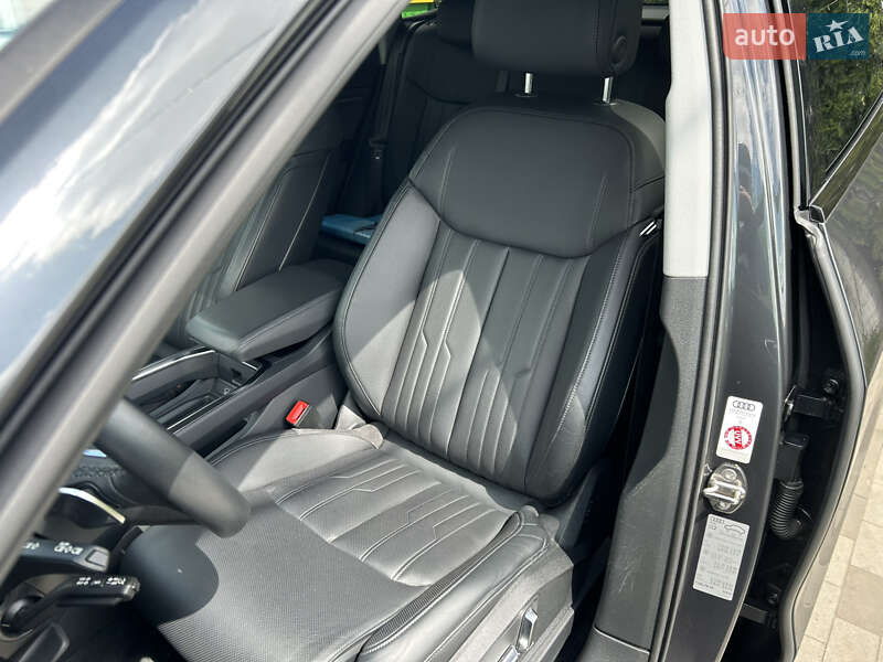 Позашляховик / Кросовер Audi e-tron Sportback 2021 в Києві