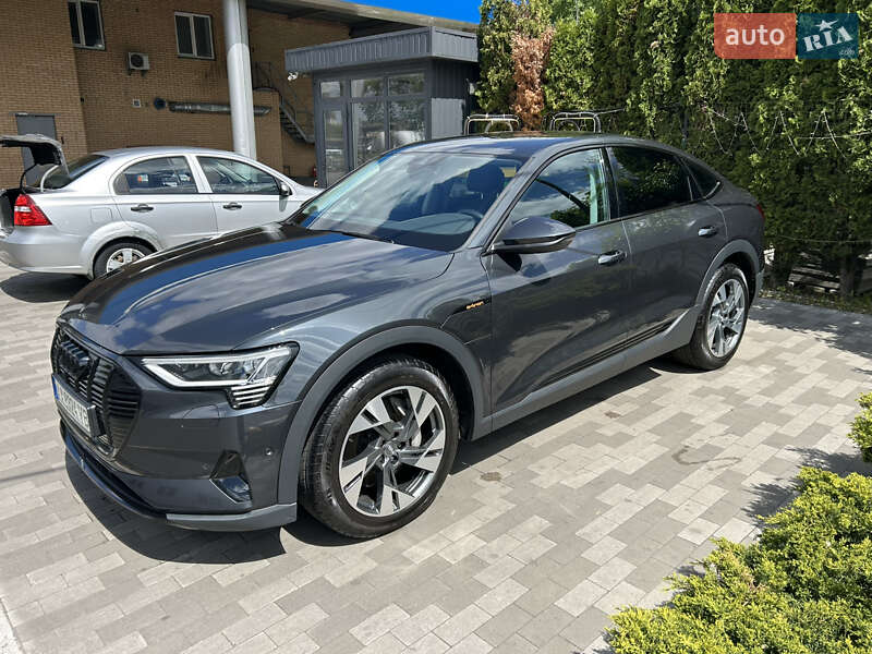 Позашляховик / Кросовер Audi e-tron Sportback 2021 в Києві