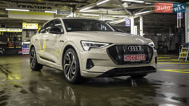 Позашляховик / Кросовер Audi e-tron Sportback 2021 в Чернівцях