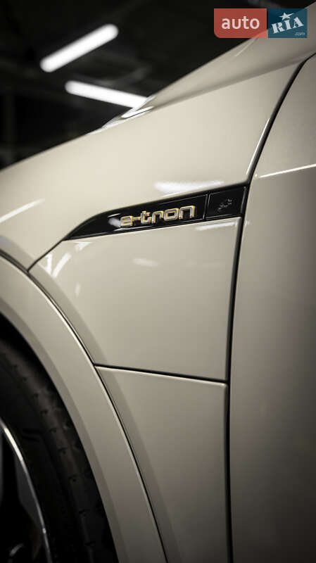 Позашляховик / Кросовер Audi e-tron Sportback 2021 в Чернівцях