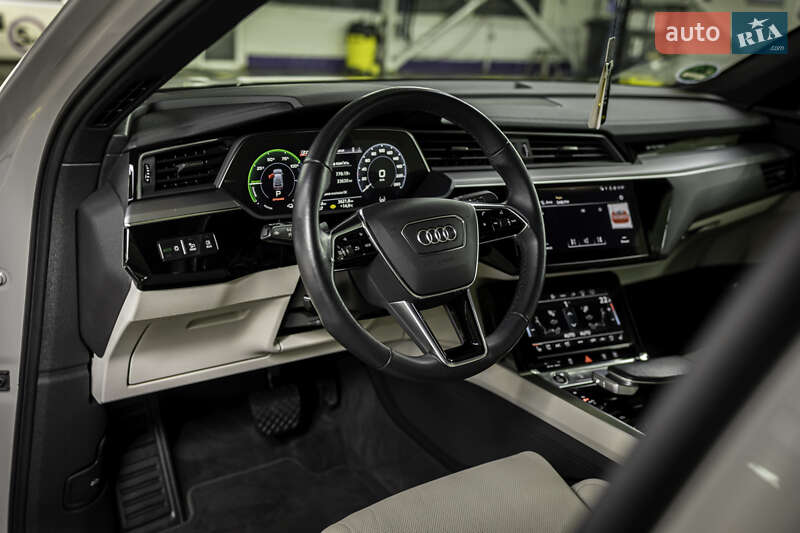 Позашляховик / Кросовер Audi e-tron Sportback 2021 в Чернівцях