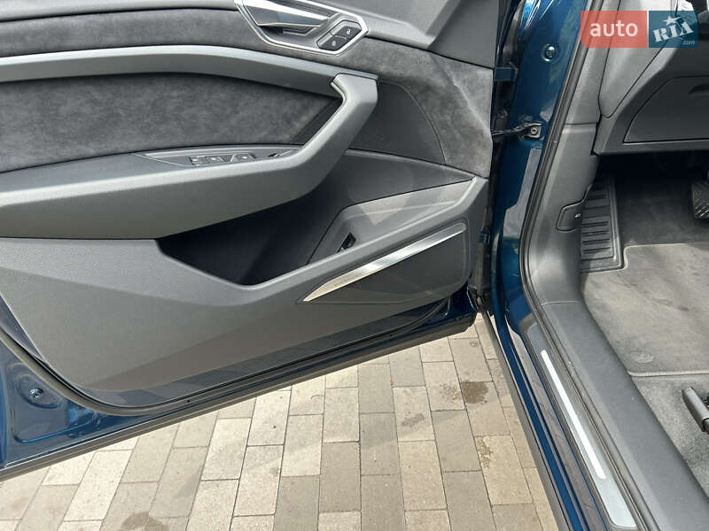 Позашляховик / Кросовер Audi e-tron Sportback 2021 в Києві