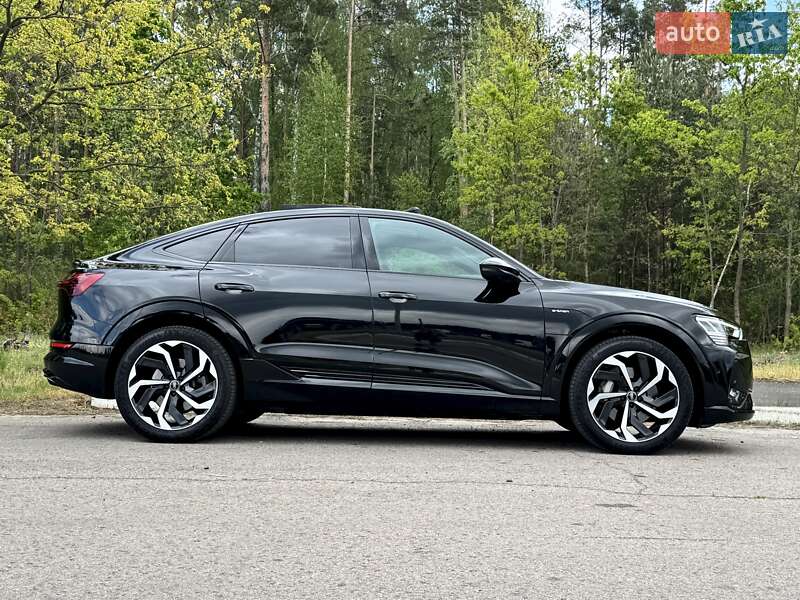 Позашляховик / Кросовер Audi e-tron Sportback 2021 в Києві