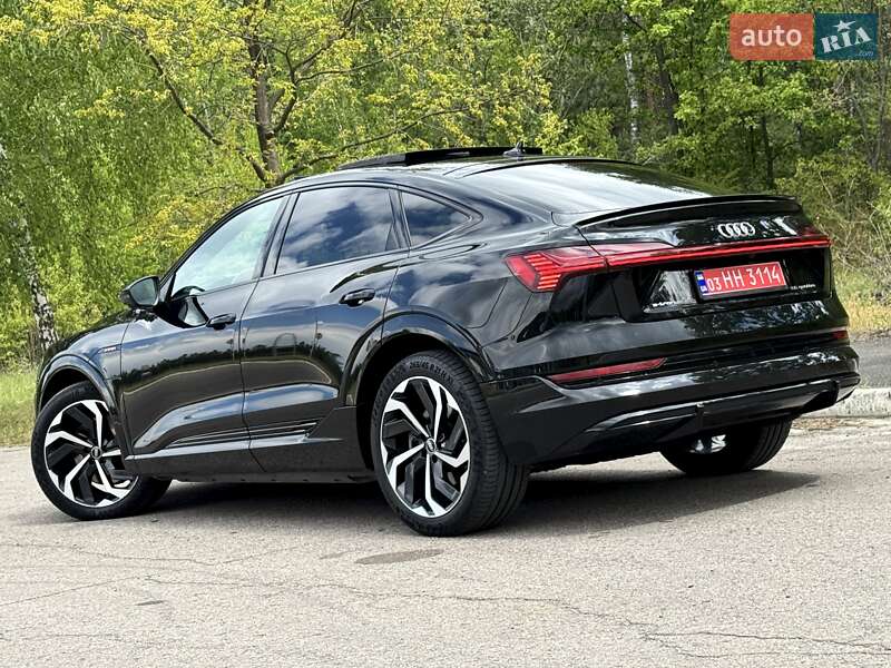 Позашляховик / Кросовер Audi e-tron Sportback 2021 в Києві