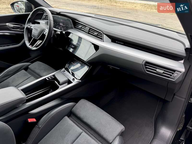 Позашляховик / Кросовер Audi e-tron Sportback 2021 в Києві