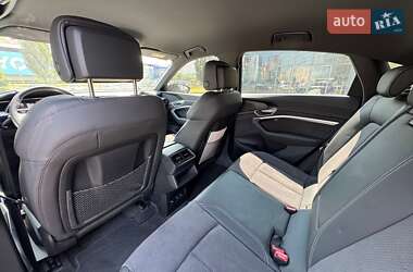 Позашляховик / Кросовер Audi e-tron Sportback 2023 в 