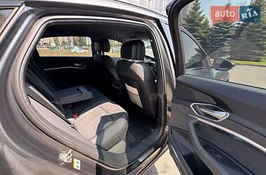 Позашляховик / Кросовер Audi e-tron Sportback 2023 в 