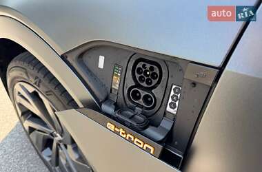 Позашляховик / Кросовер Audi e-tron Sportback 2023 в 