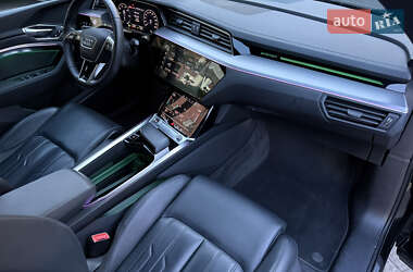 Позашляховик / Кросовер Audi e-tron Sportback 2022 в 