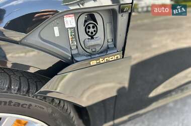 Внедорожник / Кроссовер Audi e-tron Sportback 2021 в 