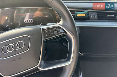 Позашляховик / Кросовер Audi e-tron Sportback 2021 в 