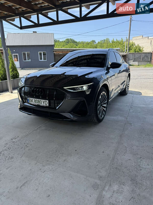 Внедорожник / Кроссовер Audi e-tron Sportback 2021 в 