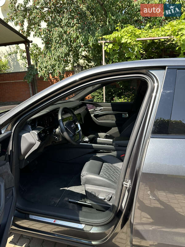 Позашляховик / Кросовер Audi e-tron Sportback 2021 в Чернівцях