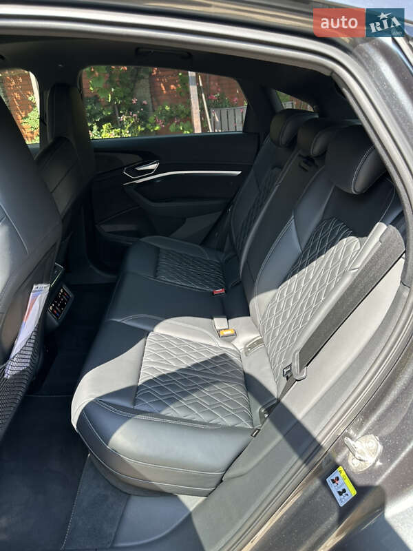 Позашляховик / Кросовер Audi e-tron Sportback 2021 в Чернівцях