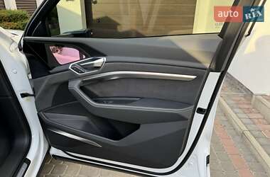 Внедорожник / Кроссовер Audi e-tron Sportback 2022 в 