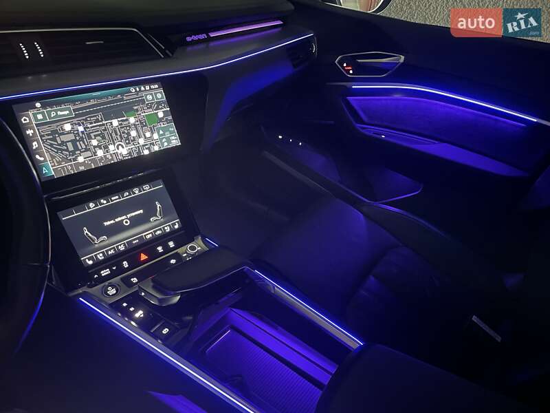 Позашляховик / Кросовер Audi e-tron Sportback 2020 в Києві