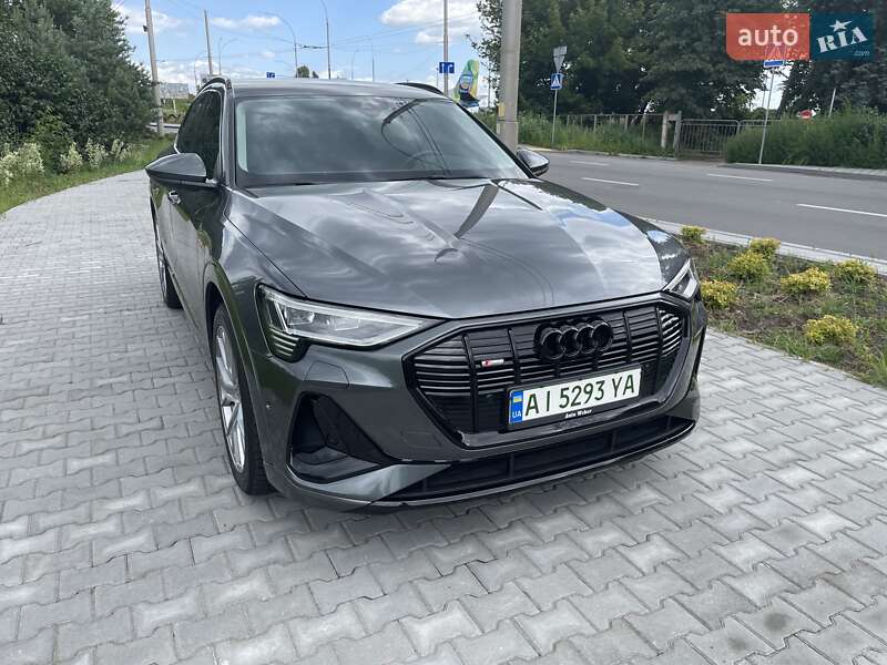 Позашляховик / Кросовер Audi e-tron Sportback 2020 в Києві
