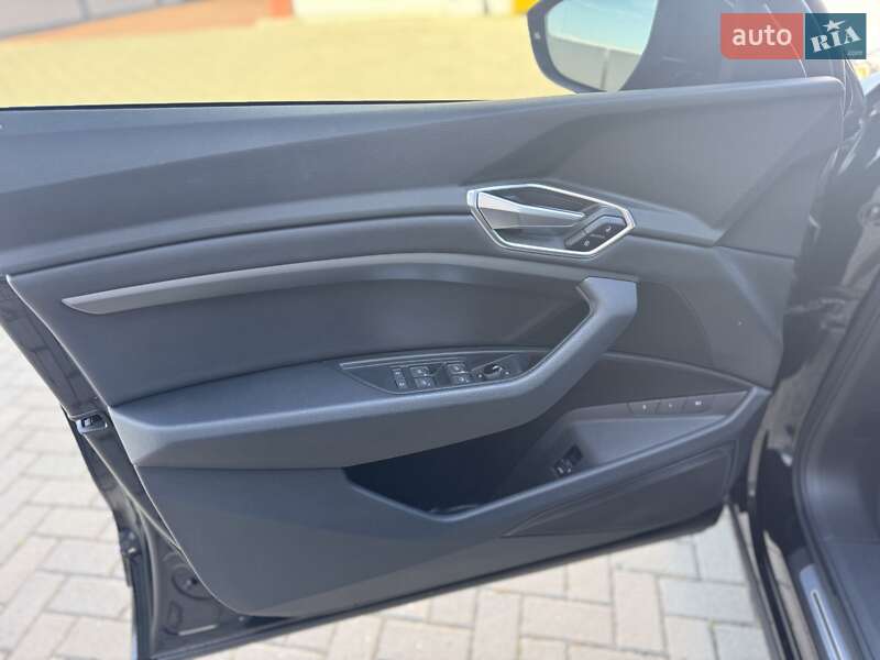 Позашляховик / Кросовер Audi e-tron Sportback 2021 в Мукачевому