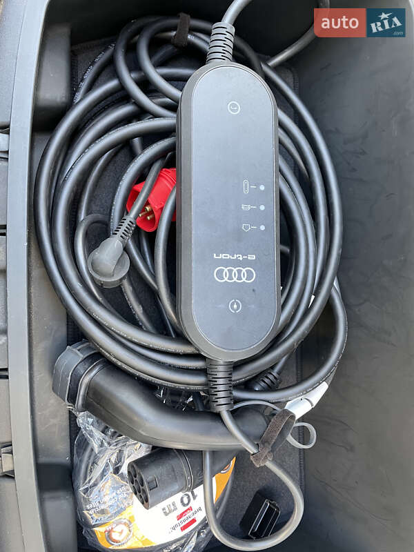 Позашляховик / Кросовер Audi e-tron Sportback 2020 в Києві
