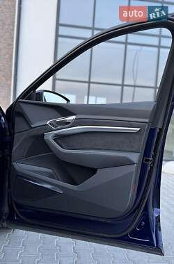 Внедорожник / Кроссовер Audi e-tron Sportback 2021 в 