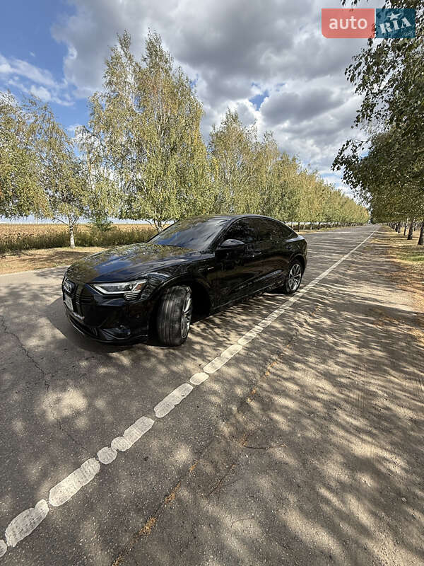 Позашляховик / Кросовер Audi e-tron Sportback 2020 в Дніпрі