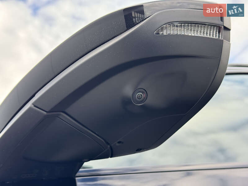 Позашляховик / Кросовер Audi e-tron Sportback 2021 в Мукачевому