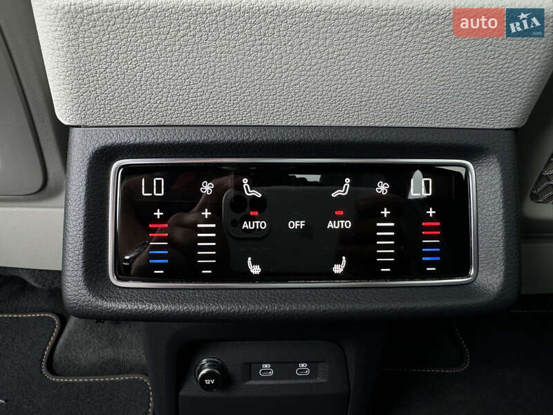 Позашляховик / Кросовер Audi e-tron Sportback 2021 в Мукачевому