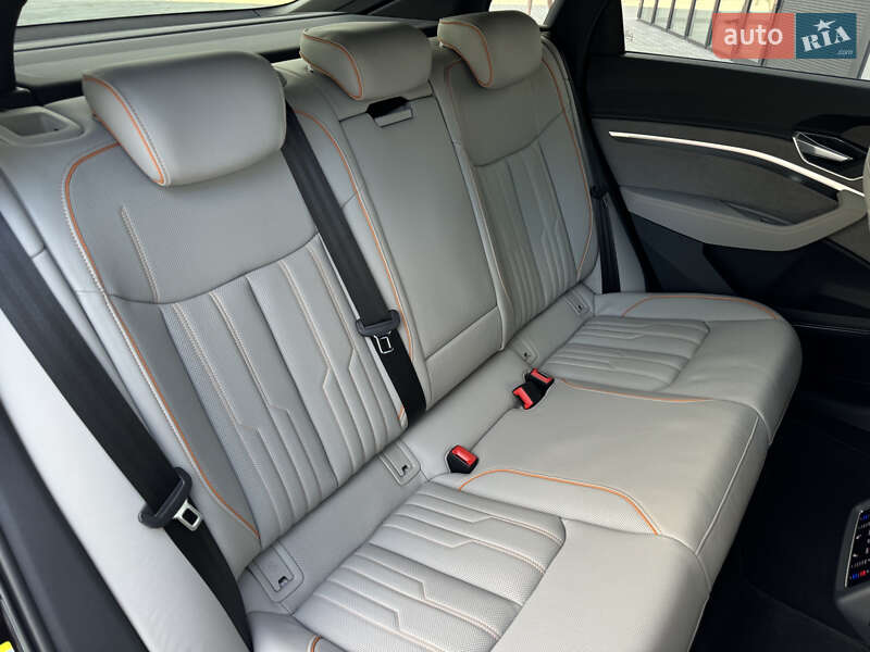 Позашляховик / Кросовер Audi e-tron Sportback 2021 в Мукачевому