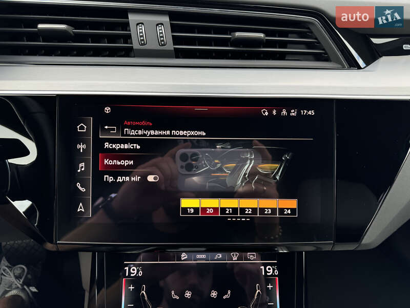 Позашляховик / Кросовер Audi e-tron Sportback 2021 в Мукачевому