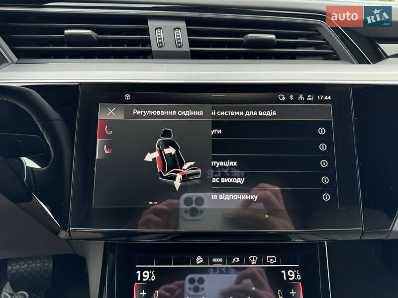 Позашляховик / Кросовер Audi e-tron Sportback 2021 в Мукачевому