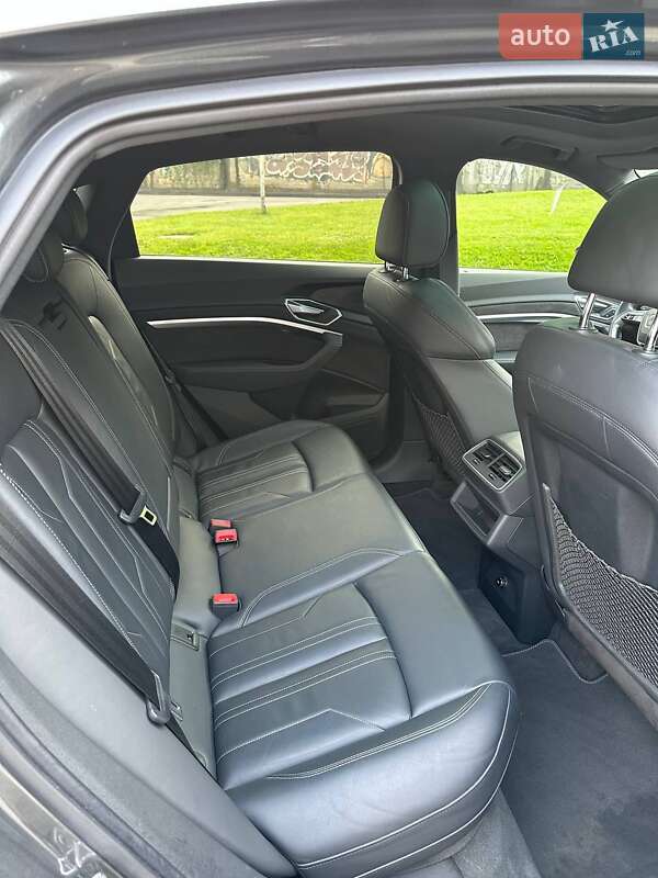 Позашляховик / Кросовер Audi e-tron Sportback 2020 в Львові фото 21 Позашляховик / Кросовер Audi e-tron Sportback 2020 в Львові