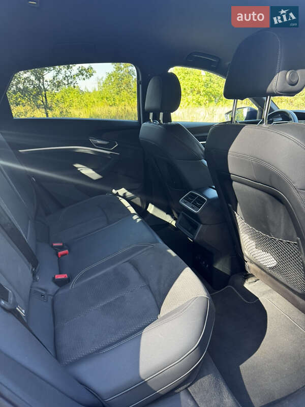 Позашляховик / Кросовер Audi e-tron Sportback 2021 в Києві фото 12 Позашляховик / Кросовер Audi e-tron Sportback 2021 в Києві