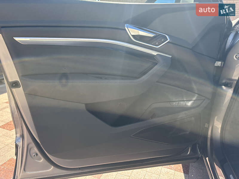 Внедорожник / Кроссовер Audi e-tron Sportback 2021 в Киеве