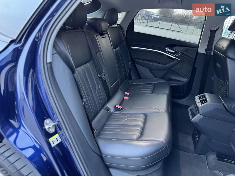 Позашляховик / Кросовер Audi e-tron Sportback 2021 в Тернополі
