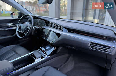 Позашляховик / Кросовер Audi e-tron Sportback 2020 в  фото 56 Позашляховик / Кросовер Audi e-tron Sportback 2020 в