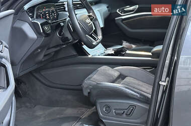Позашляховик / Кросовер Audi e-tron Sportback 2021 в  фото 32 Позашляховик / Кросовер Audi e-tron Sportback 2021 в