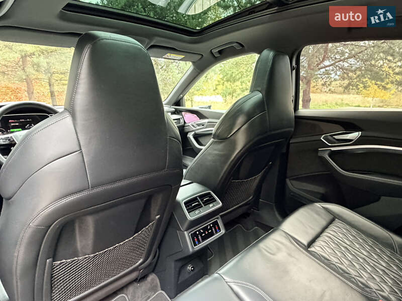 Позашляховик / Кросовер Audi e-tron Sportback 2020 в Дрогобичі