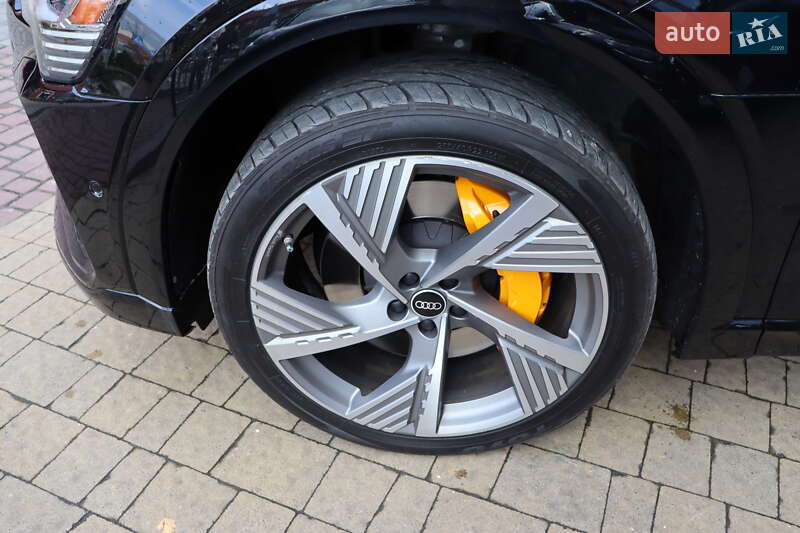 Позашляховик / Кросовер Audi e-tron Sportback 2023 в Львові