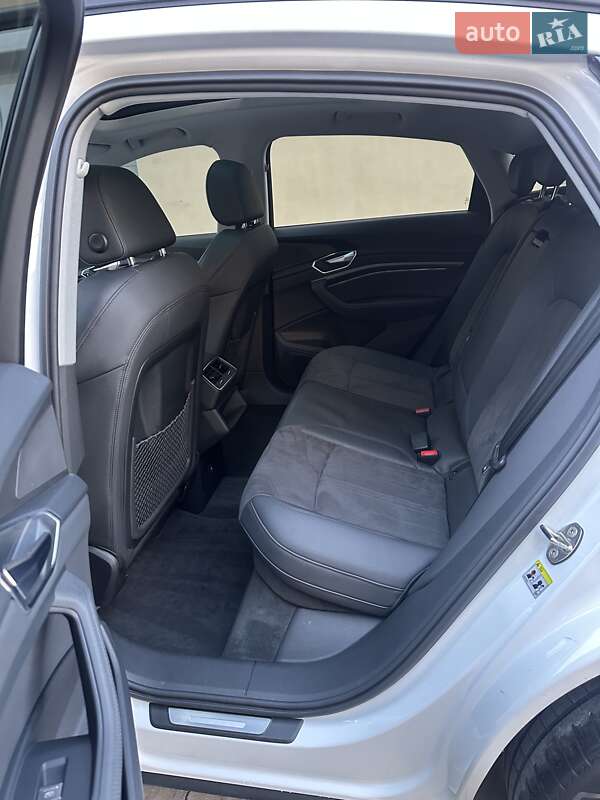 Позашляховик / Кросовер Audi e-tron Sportback 2022 в Тернополі