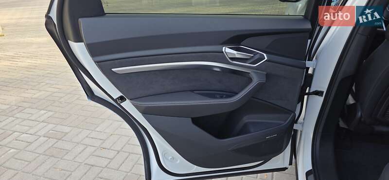 Позашляховик / Кросовер Audi e-tron Sportback 2023 в Тернополі
