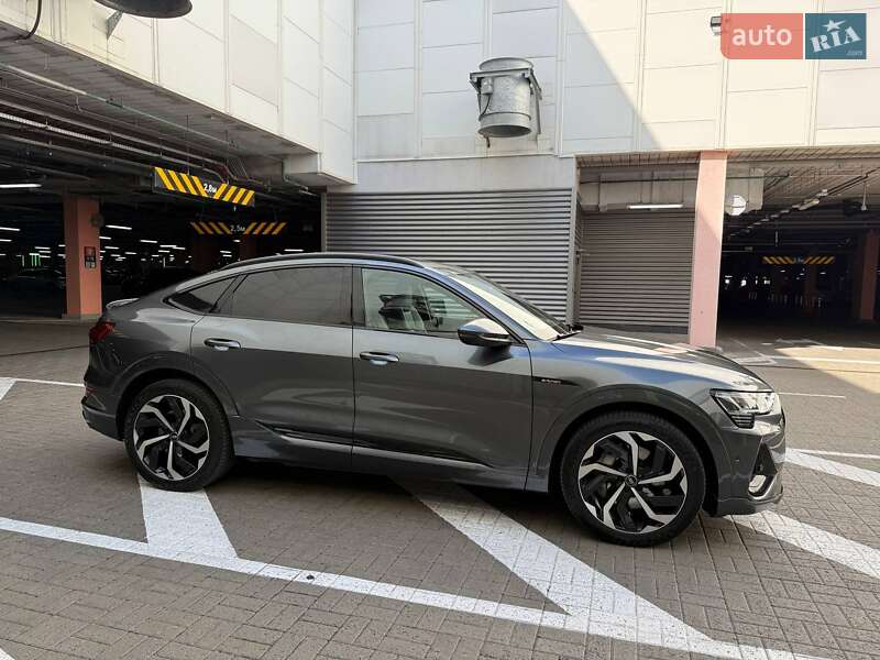 Позашляховик / Кросовер Audi e-tron Sportback 2021 в Києві
