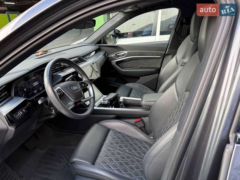 Позашляховик / Кросовер Audi e-tron Sportback 2021 в Києві