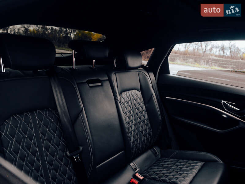 Позашляховик / Кросовер Audi e-tron Sportback 2020 в Кременчуці