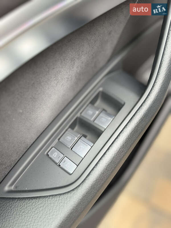 Позашляховик / Кросовер Audi e-tron Sportback 2023 в Чернівцях