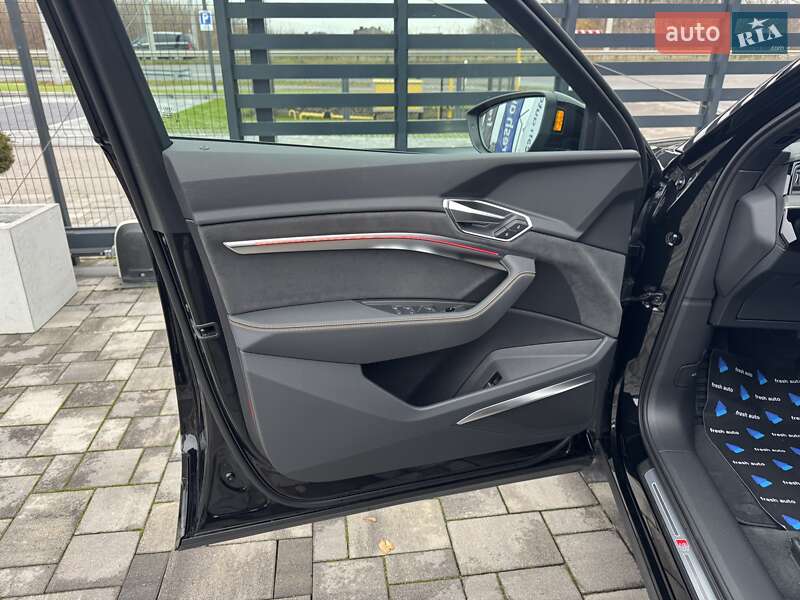 Позашляховик / Кросовер Audi e-tron Sportback 2022 в Рівному