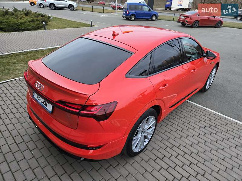 Позашляховик / Кросовер Audi e-tron Sportback 2021 в Києві