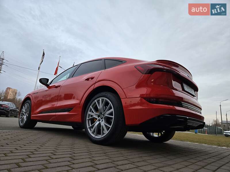 Позашляховик / Кросовер Audi e-tron Sportback 2021 в Києві