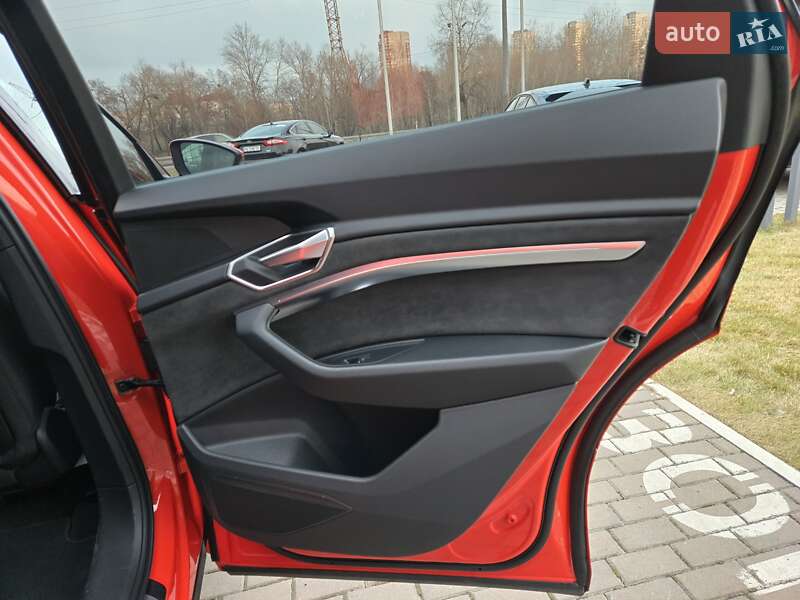 Позашляховик / Кросовер Audi e-tron Sportback 2021 в Києві