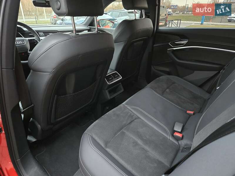 Позашляховик / Кросовер Audi e-tron Sportback 2021 в Києві