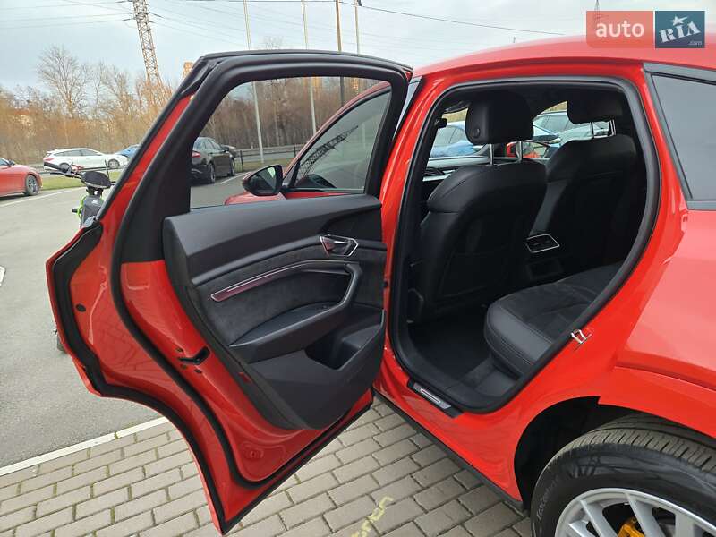 Позашляховик / Кросовер Audi e-tron Sportback 2021 в Києві